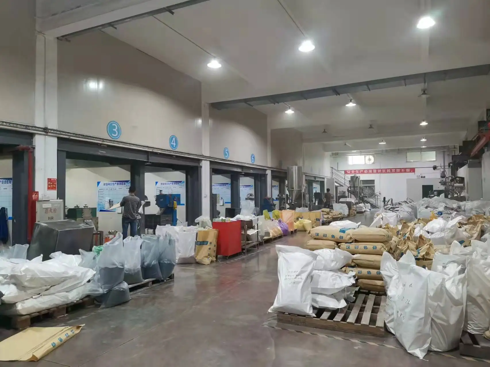 ПЭ белая маточная смесь для литья под давлением пленки, выдувания и экструзии в наличии