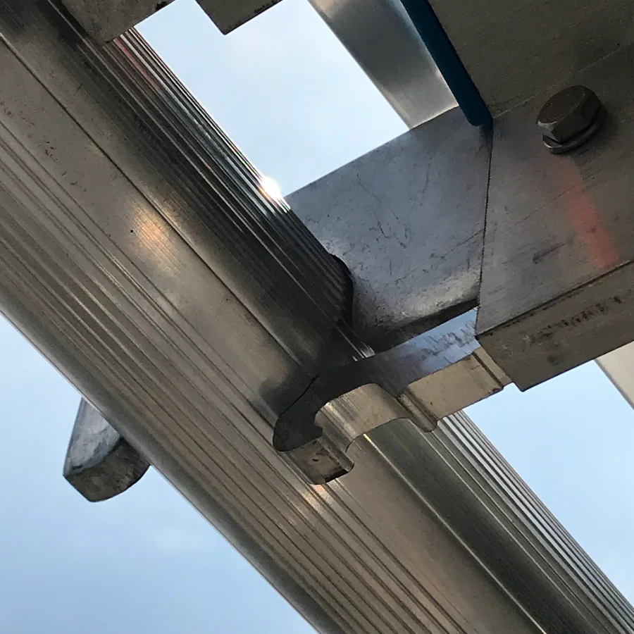 Fast moving 4m working height aluminum rolling scaffold with ladder for villa