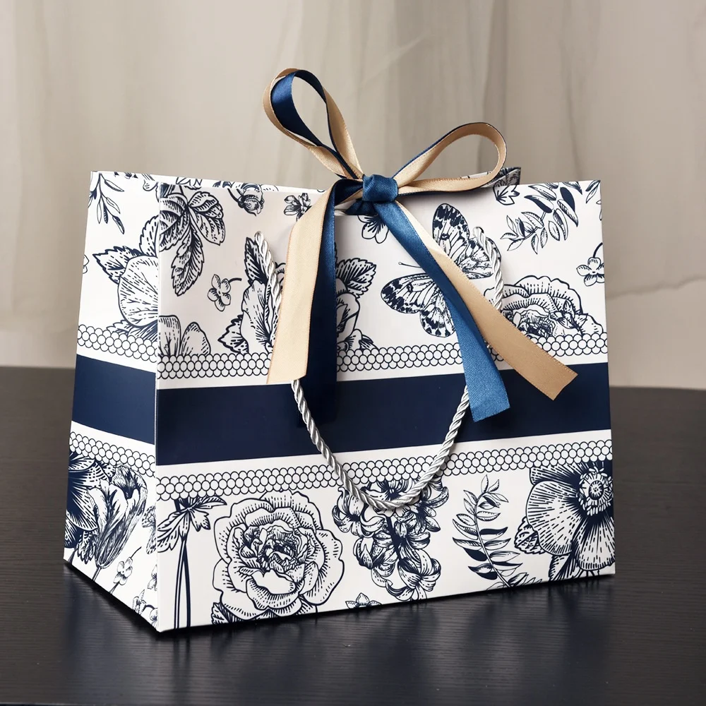 Retro style high-end gift bag handbag outdoor wedding clothing store paper bag gift box