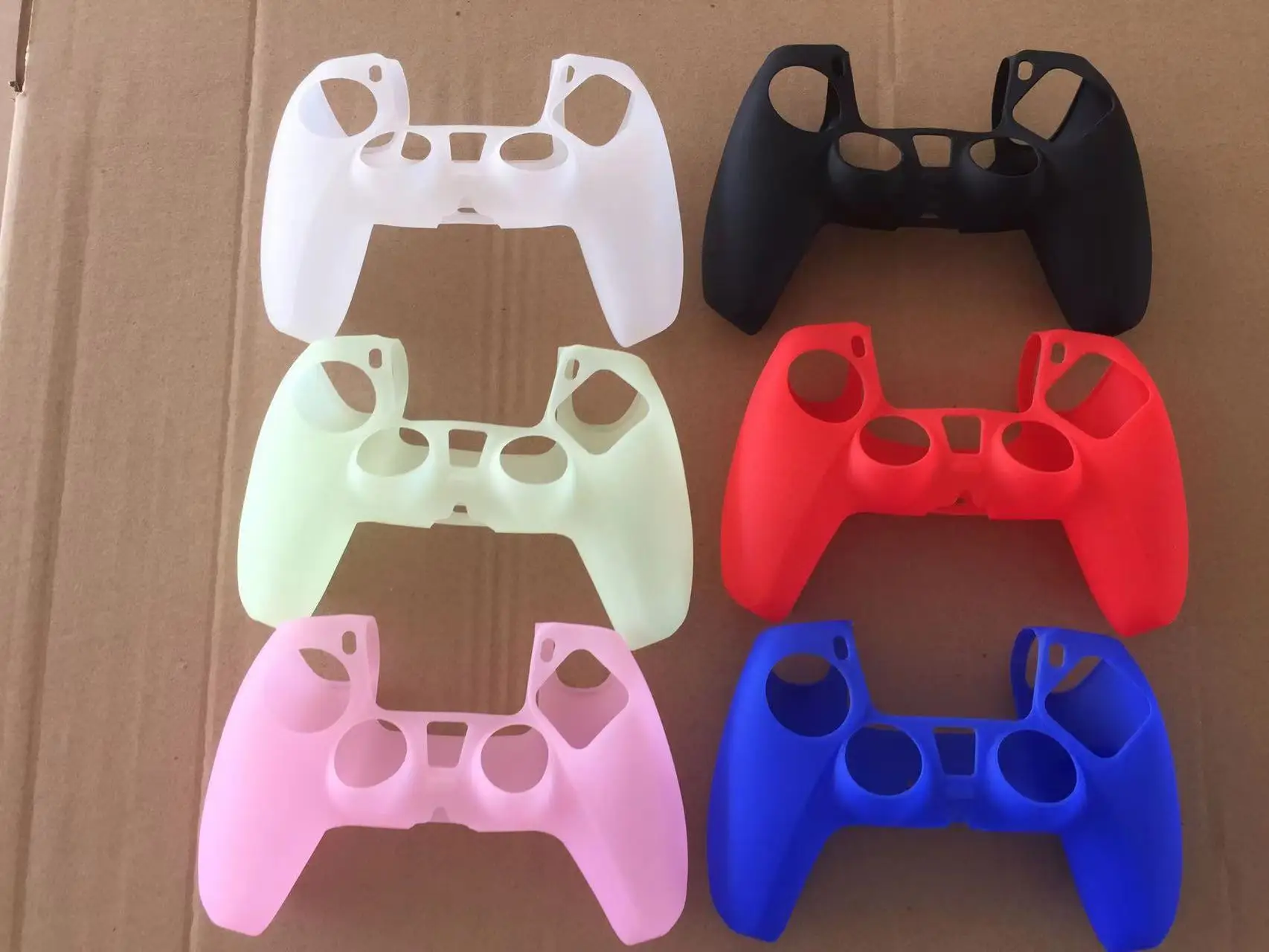 Новейший силиконовый защитный чехол для контроллера игры PS5 4 шт. светящиеся чехлы