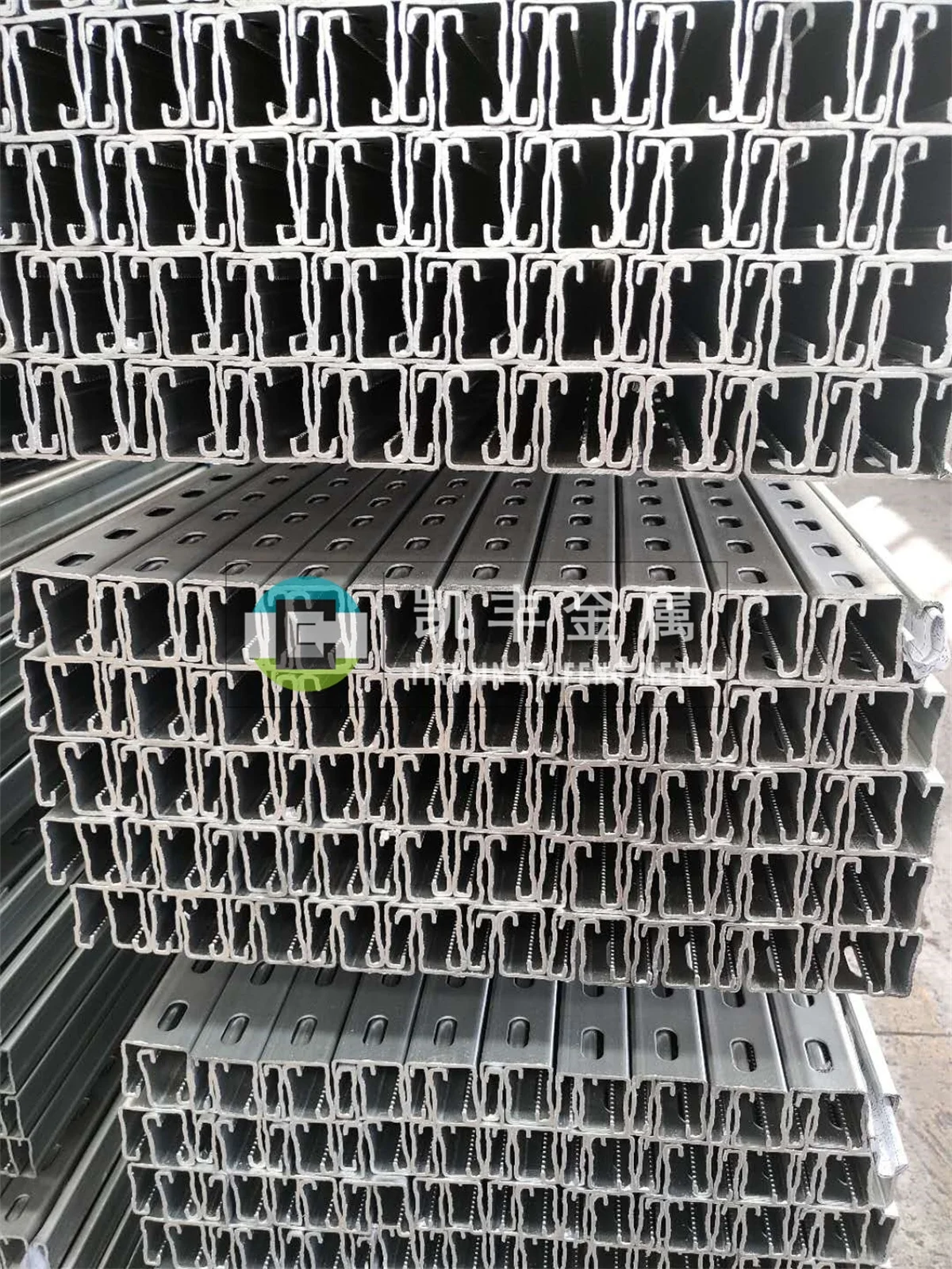 Factory supply hot dip galvanized strut slotted C channel steel Unistrut Channel with price list