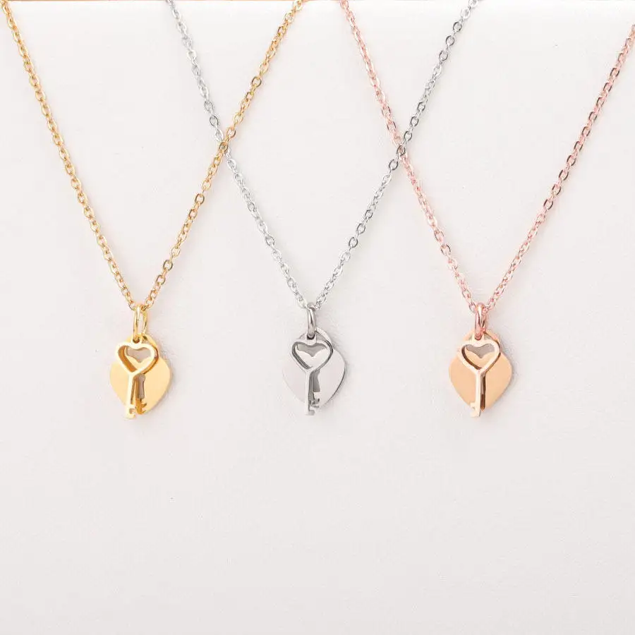 2025 Couple Heart Necklace Stainless Steel Never Fading Heart Shaped Key Pendant Gift for Ladies Fine Jewelry