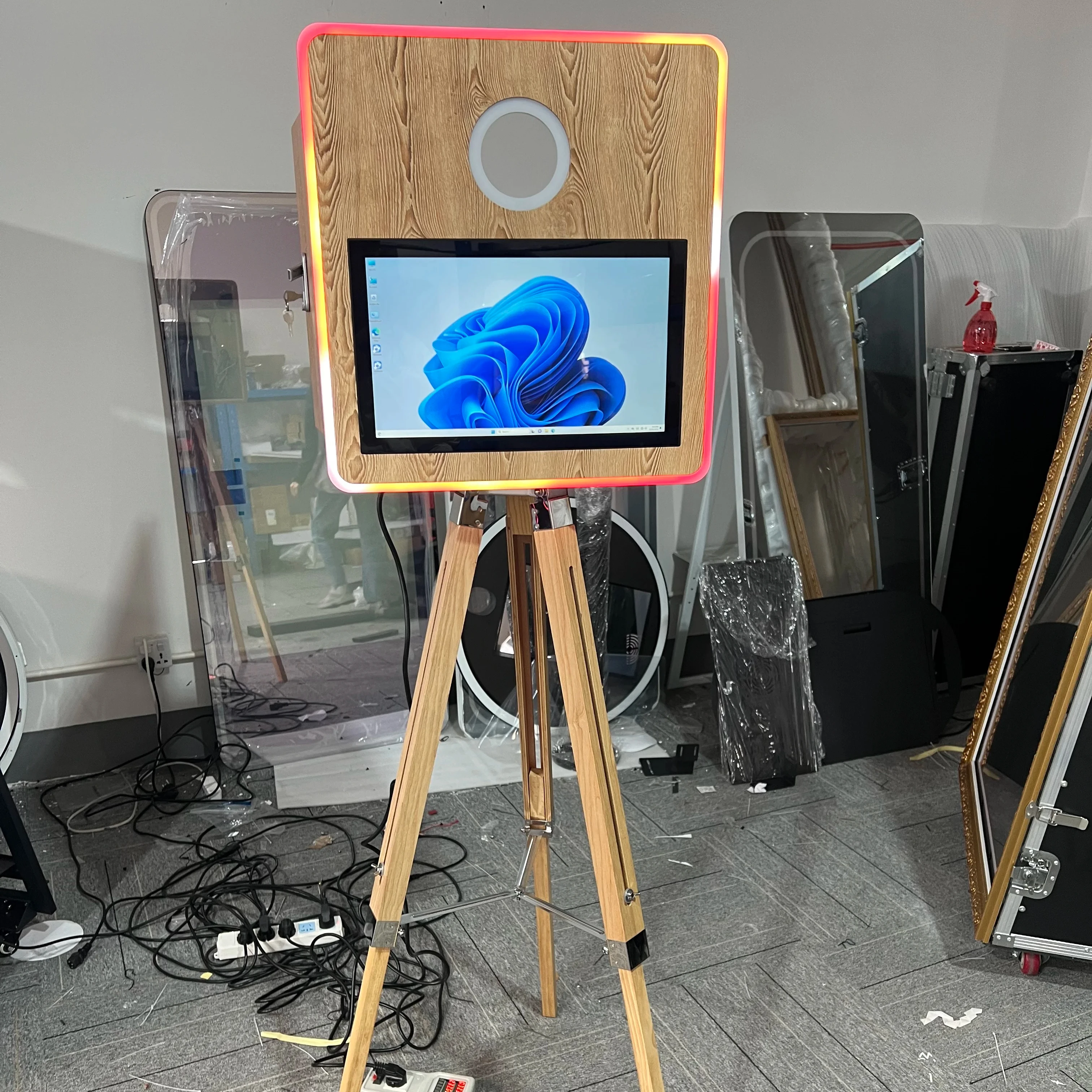 15.6 Inches Screen Wood Paint Color DSLR Camera Photo Booth For Party