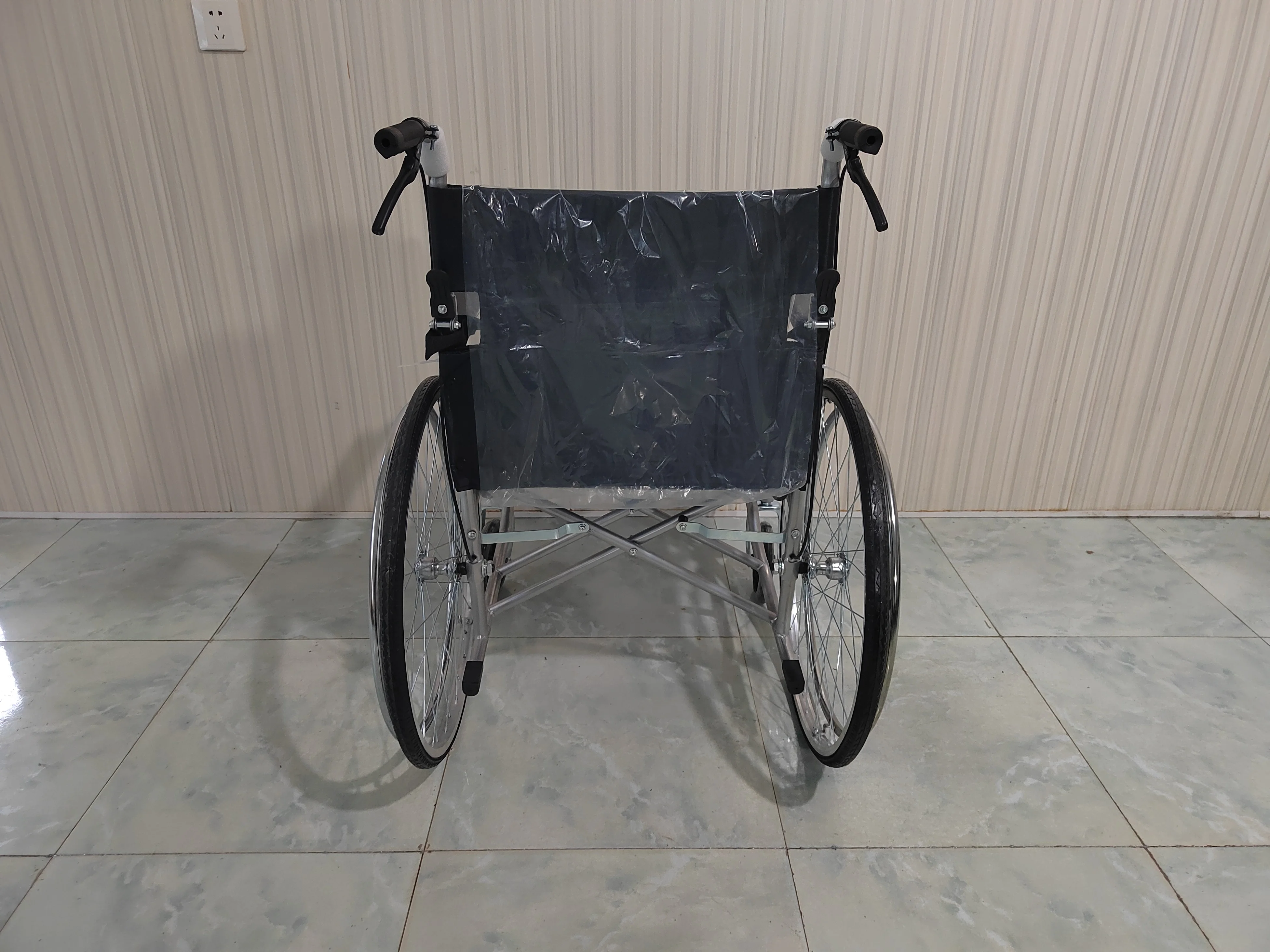 Folded Wheelchair  Detachable leg Wheelchair Light Weight and Economical Manual Wheelchair