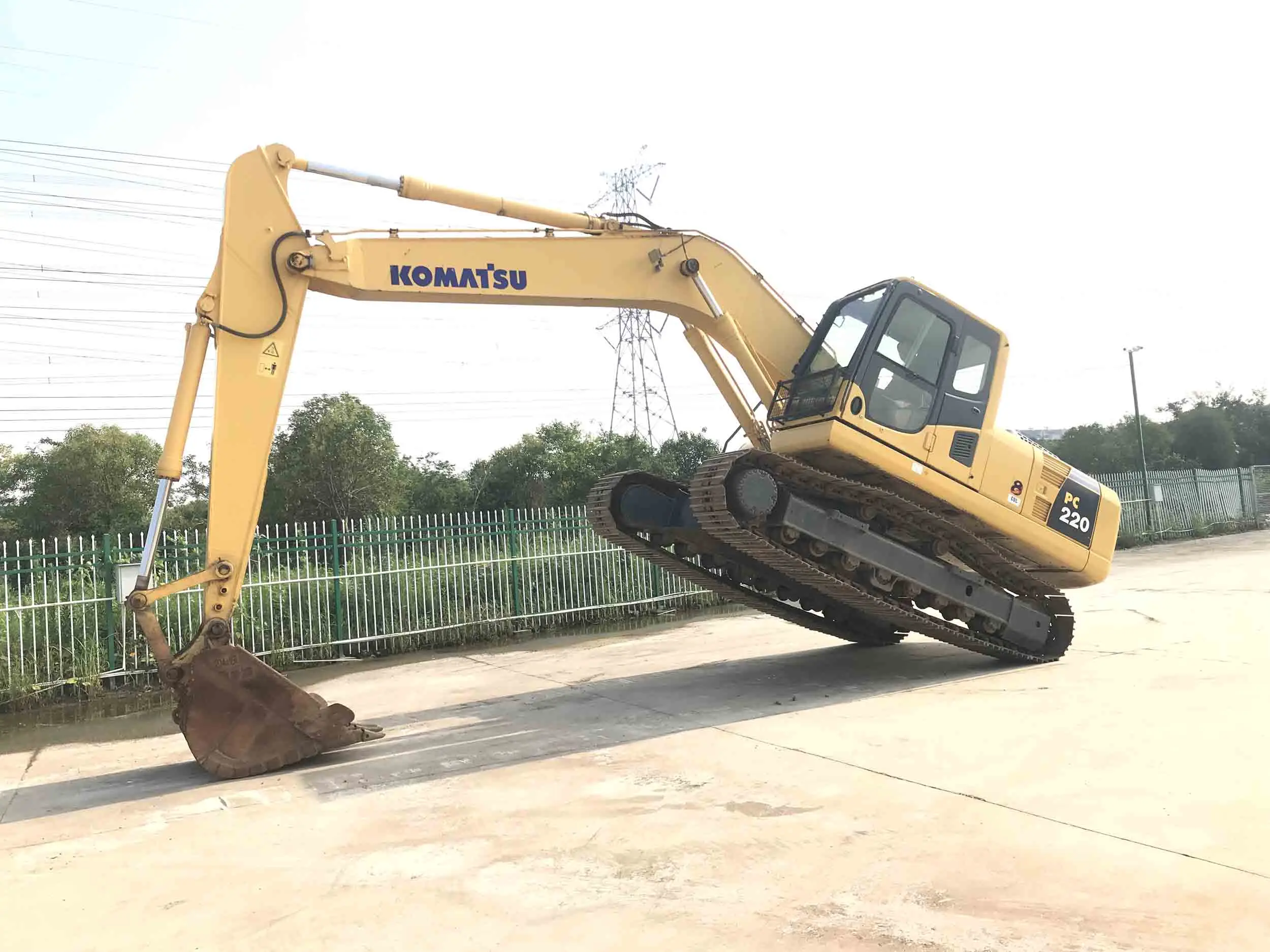 Active Used Construction Equipment Komatsu PC220-8 Crawler Excavator Digger/Durable Used Komatsu 22 ton Excavator at Good Price