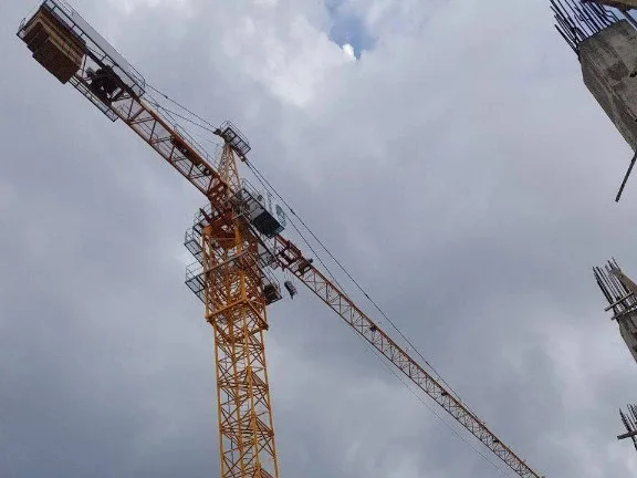 8 ton radio remote control tower crane XGTT100CII lifting machinery with hydraulic booster in stock