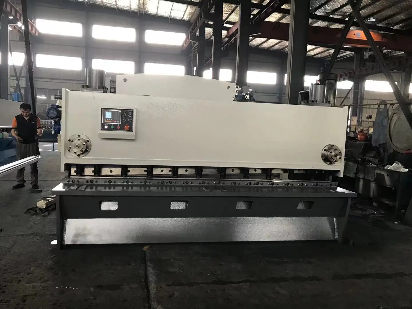 E21 control system WC67Y-350T/6000 cnc sheet metal cutting and bending machine