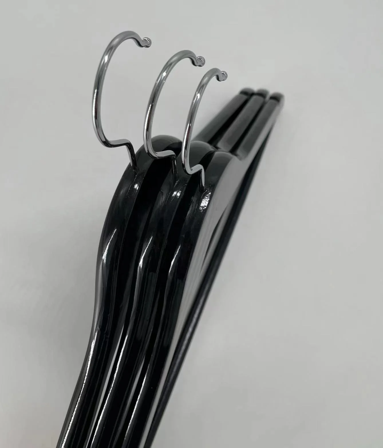 LM6601  Wholesale Black Wood Clothes Hanger with Across Bar