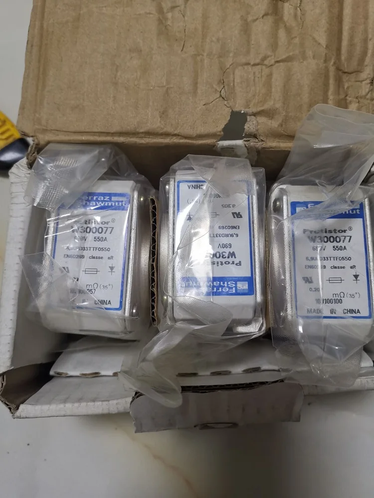 R300004-400A M300069-630A Q300072-900A B300082-1000A Fuse