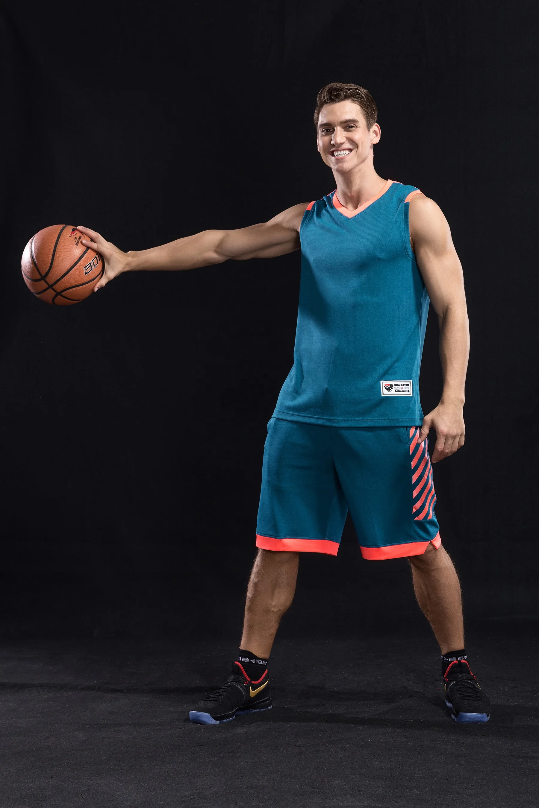 2022 ODM&OEM Wholesale Custom Jerseys Training Running Gym Fitness Sportswear Match Basketball Team warm up Short Suits Sets Men