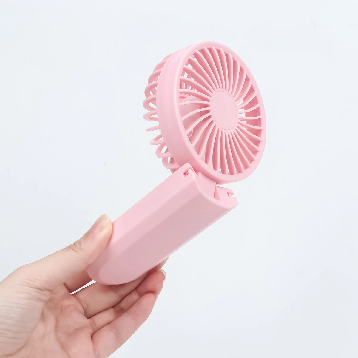 new arrival dry battery powered neck hanging fan sport fan low price mini fan