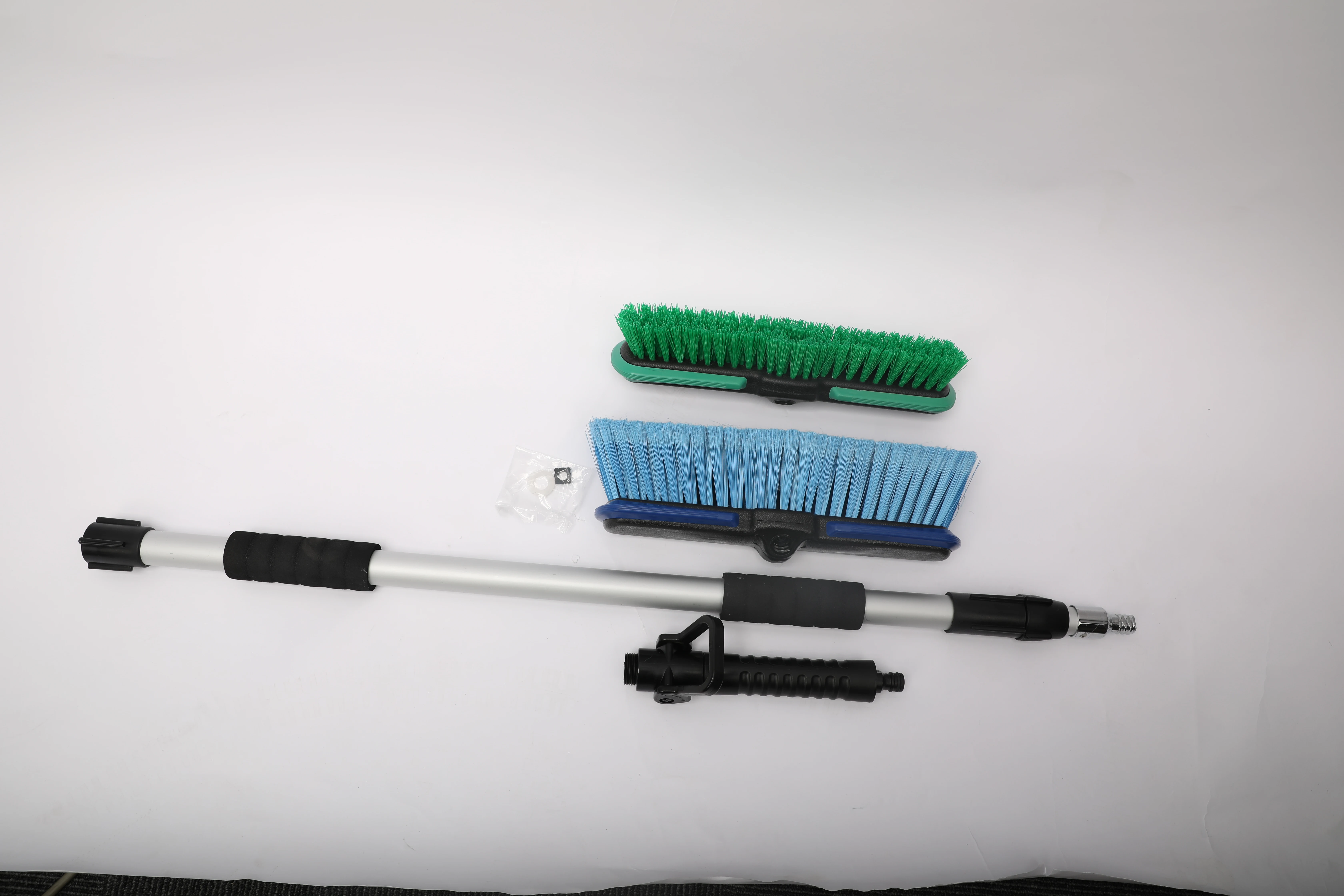 High Quality Switchable Soft Hard Telescopic Long Handle Car Wash Brush Car Detail Cleaning Brush