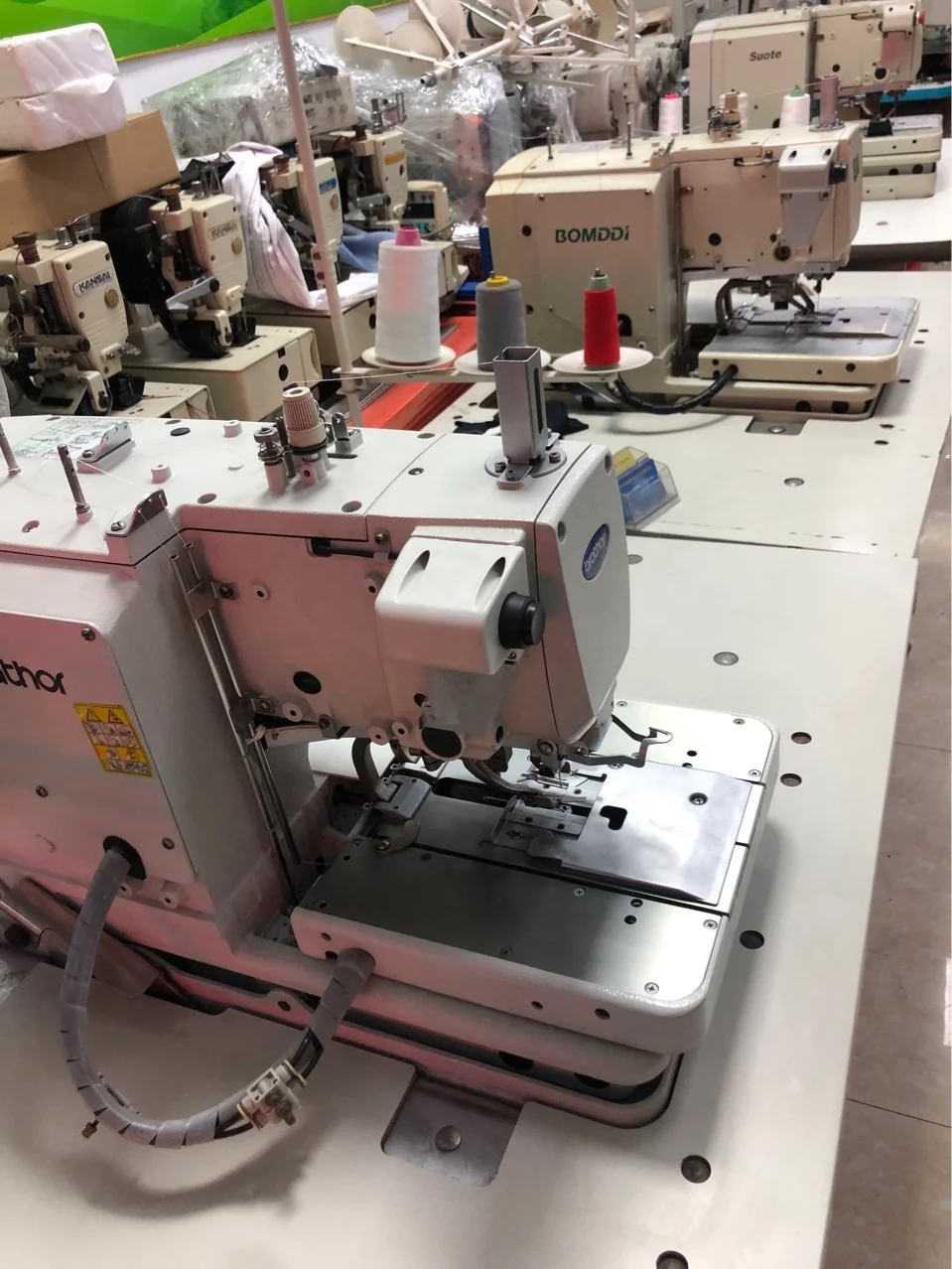 Industrial Brother 9820  Hot Sale Mechanical Type Eyelet Button Hole Perforate Punching Eyelet Machine