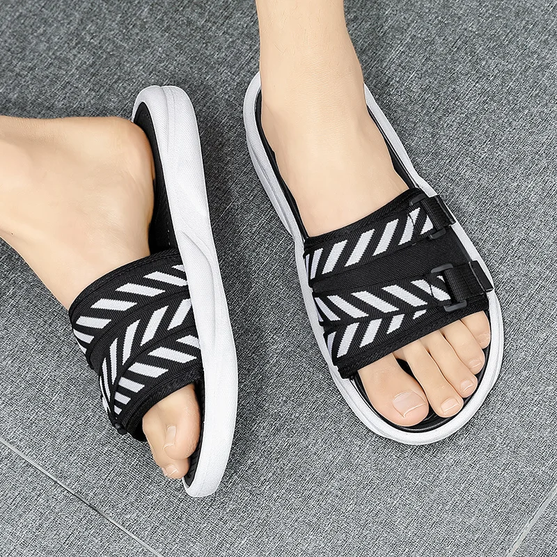 2023 New Arrivals Wholesale Breathable Webbing Mesh Fabric Men Slippers Fashion Beach Slippers Non-slip Slides Slippers for Men
