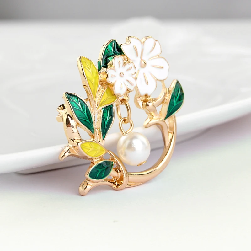 New Design High-grade Gardenia Elegant Brooches Women Ladies Accessories Brooch Leaf Pearl Brooch