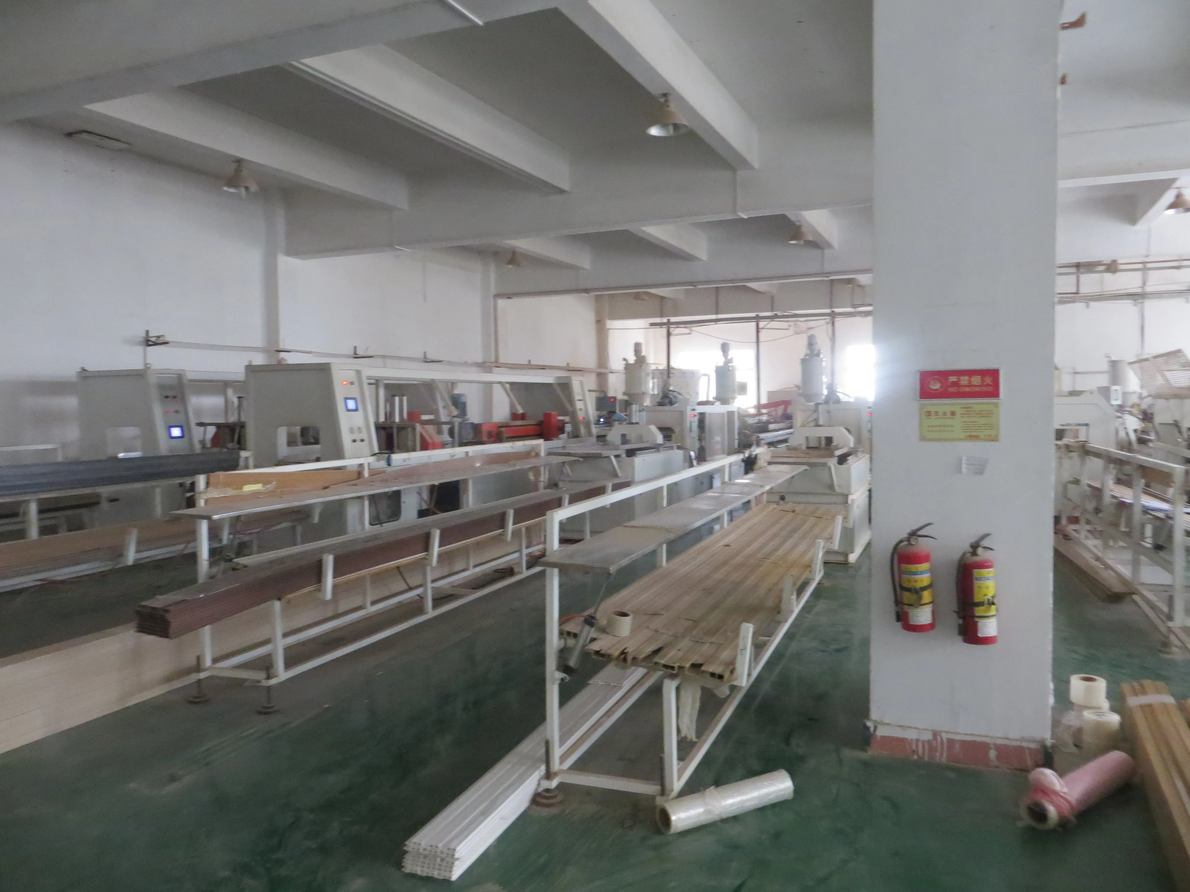 pvc wood veneer surface board production line PVC-WPC decorative great wall panel ceiling board production line