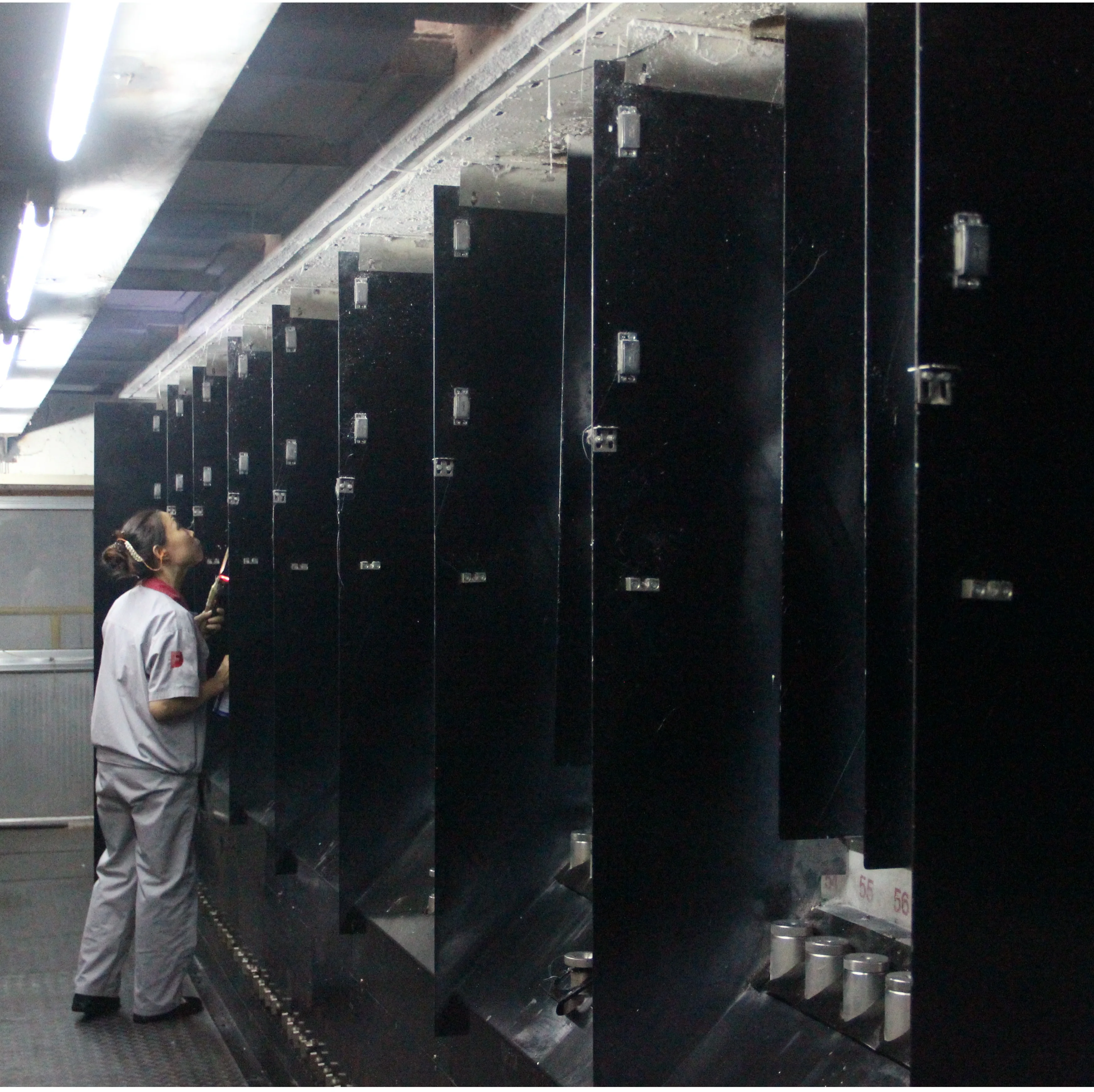 Reinforced spunbond polyester mat for APP/SBS waterproofing membrane