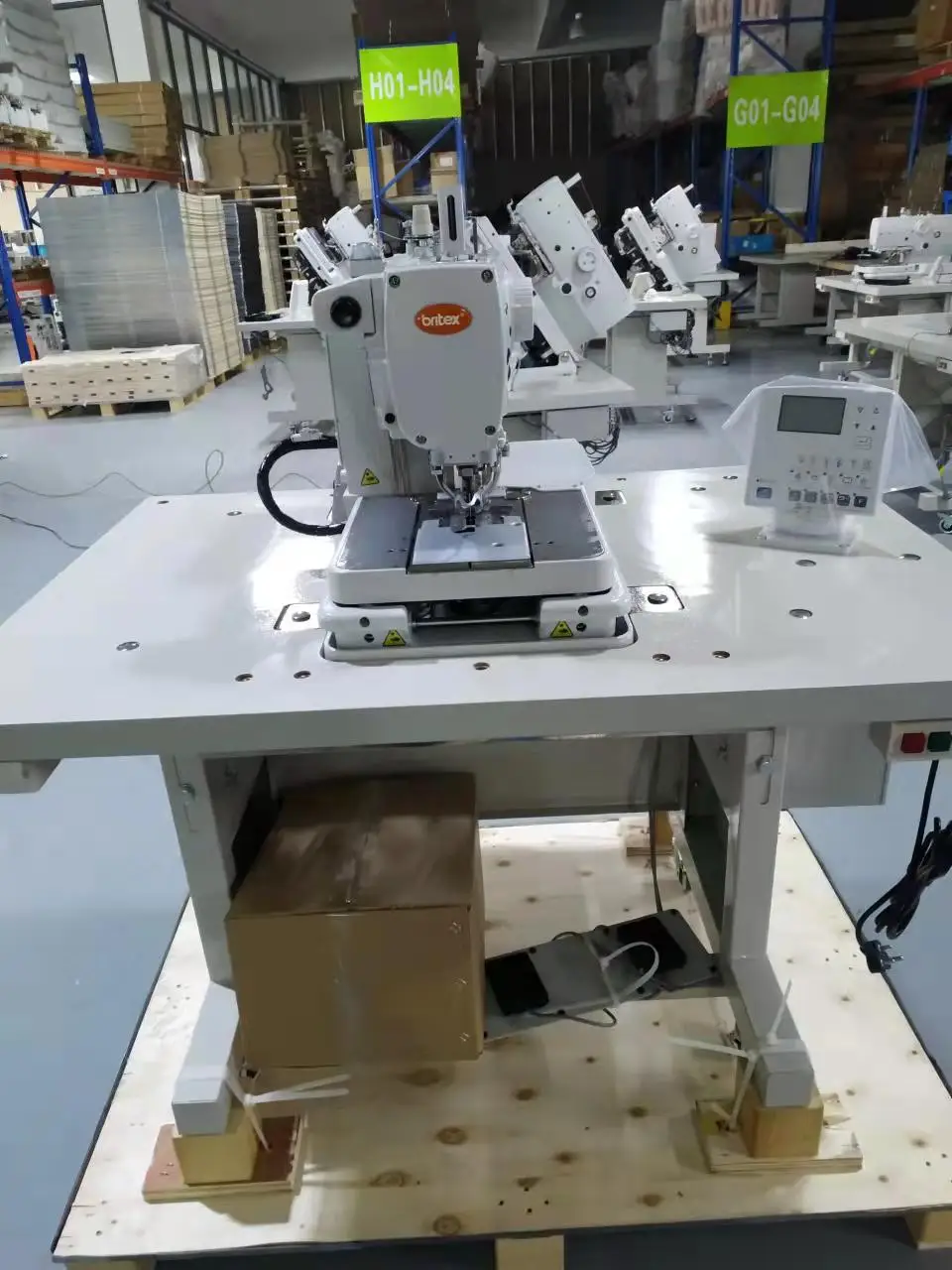 Manufacturer britex BR-9820 button hole making industrial sewing machine Elctronic eyelet button holing sewing machine