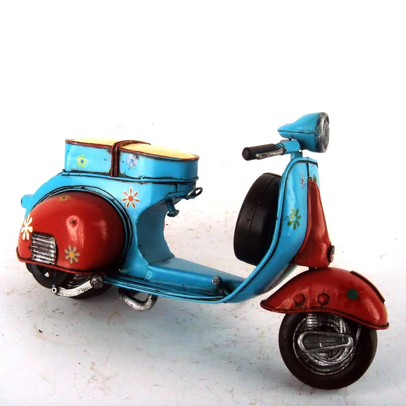 1959 красно-синий VESPA GS 150 W/цветы в