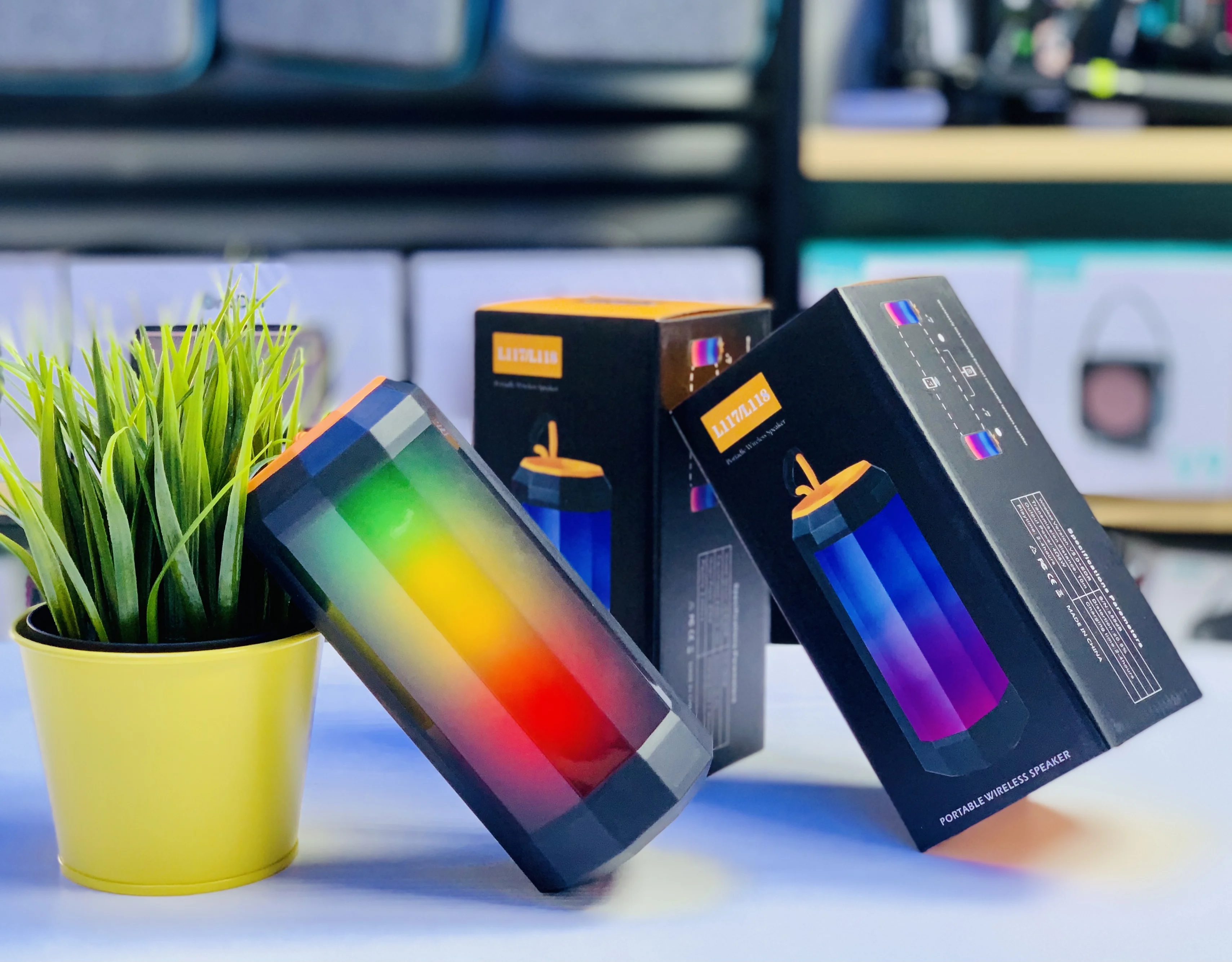 2022 new arrival RGB led light speaker L117/L118 wireless bluetooth speaker cheap price portable speaker