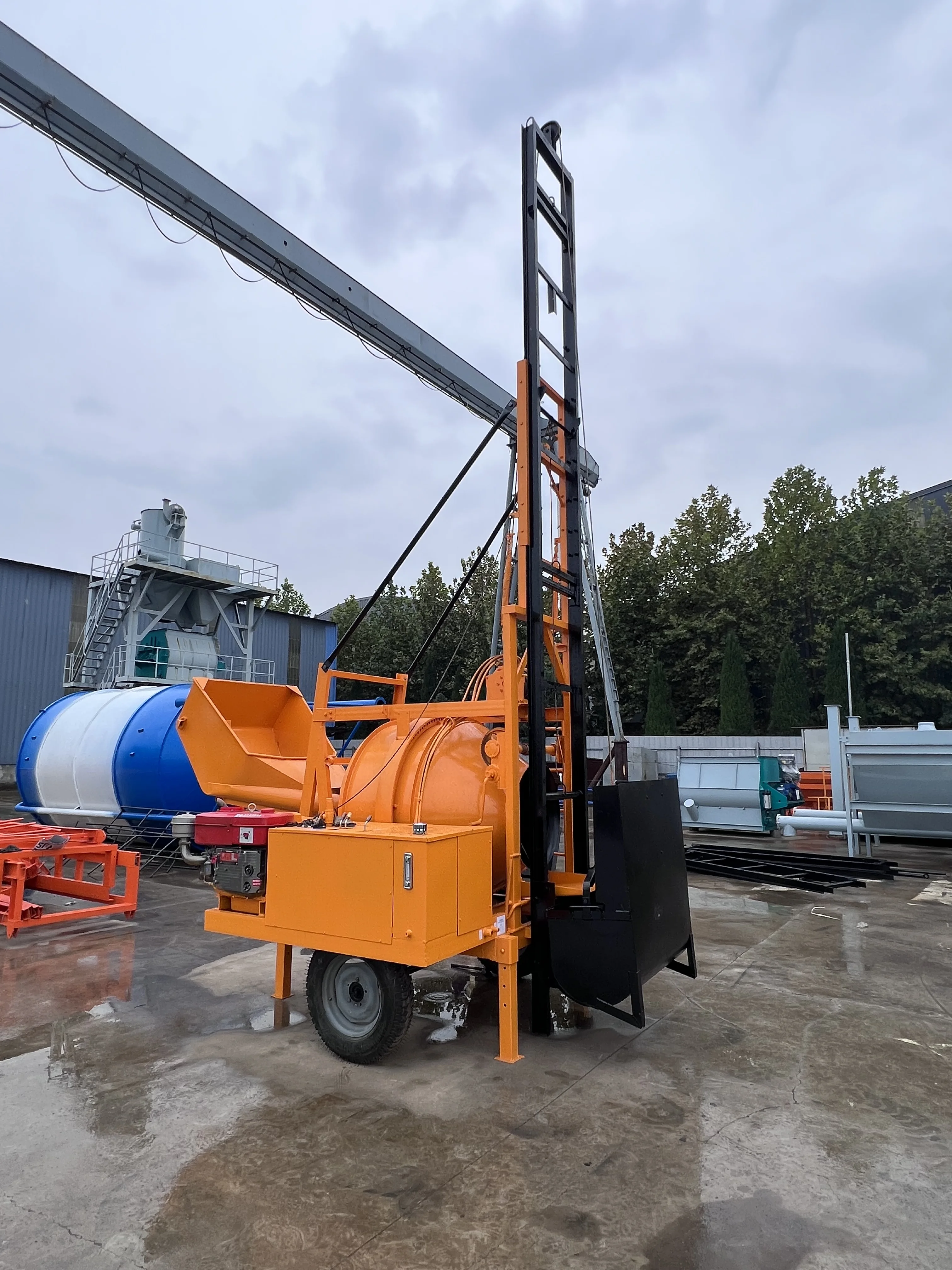 8-10m3/h Hot selling JZC300 diesel engine concrete mixer with lift