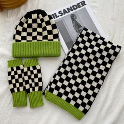 Japanese chessboard Grass green woolen hat minority knitted gloves Set