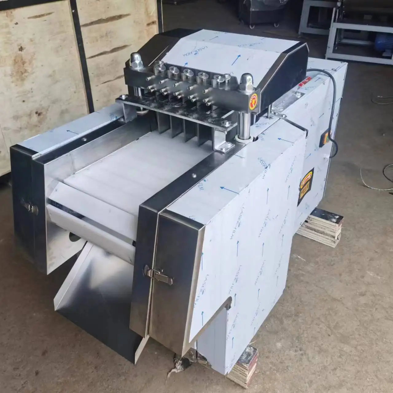 Factory Selling Price Operation Commercial Automatic Frozen Fish Meat Cube Cutting Chicken Machine