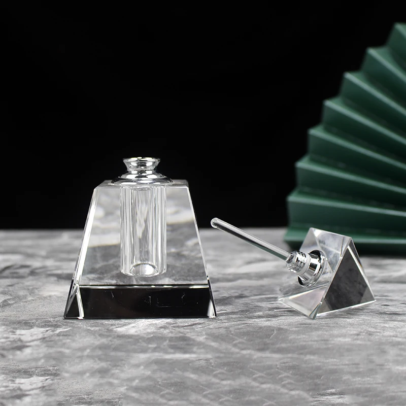 Clear K9 Crystal Refillable Empty Pyramid Shaped Perfumes Bottle Essential Oil bottles