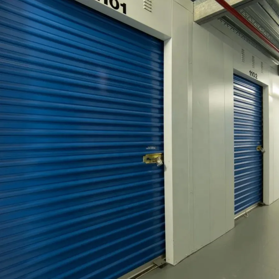 Manual lifting of steel shutter doors by factories that store rolling shutter doors