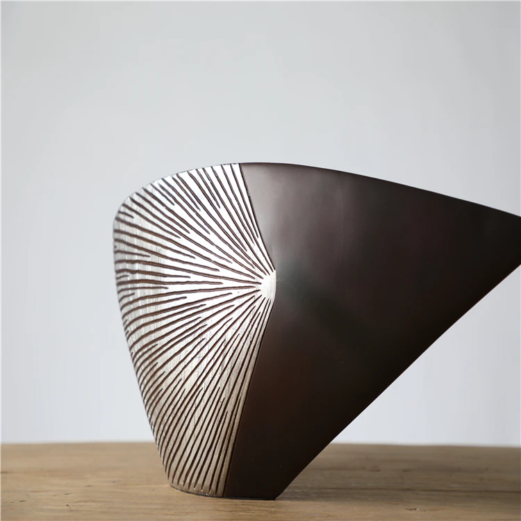 Wholesale elegant nordic style home decor polyresin table top vase nordic modern flower vase for home decor