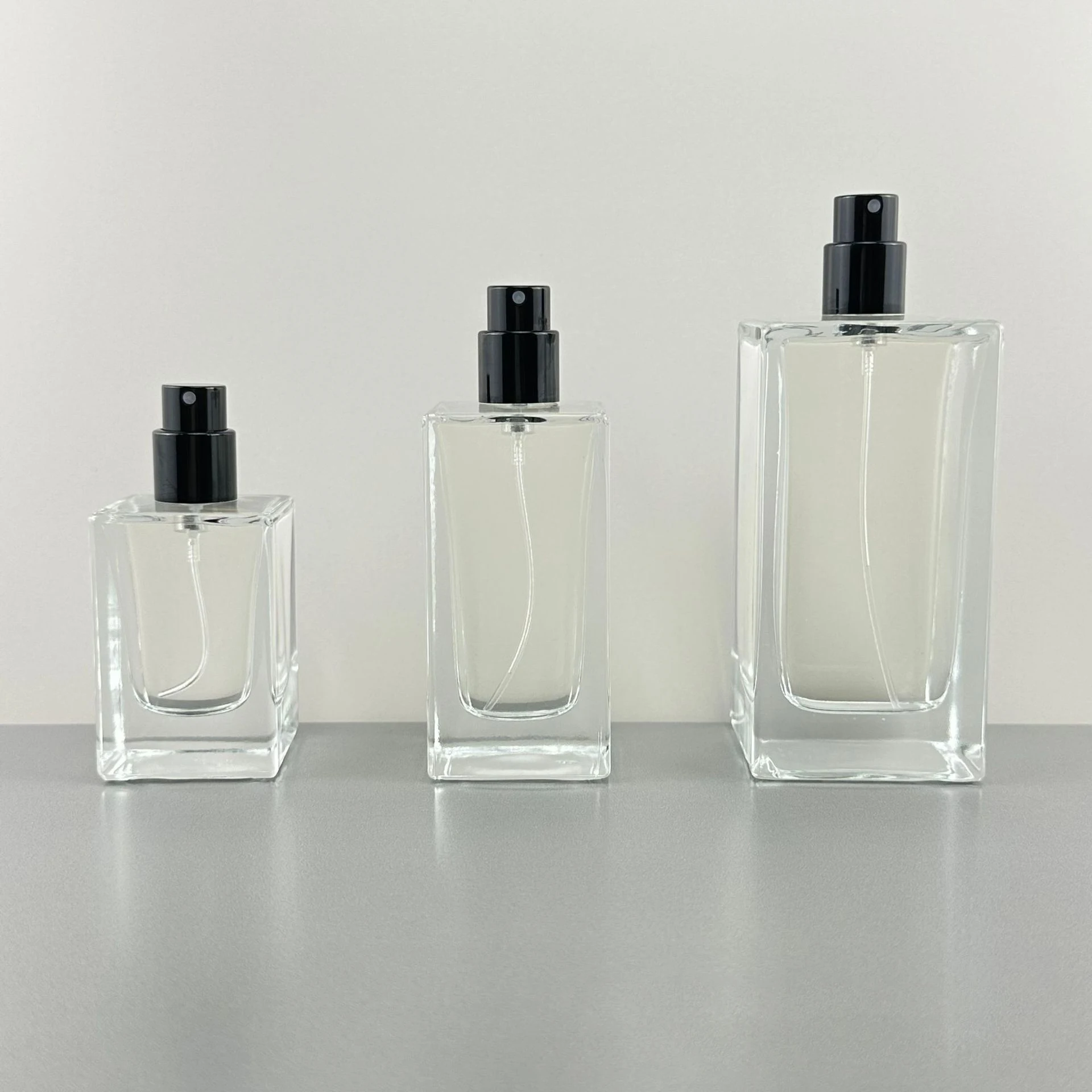 Luxury Thick Crimp Glass Fragrance Bottle 30ml 50ml 100ml Rectangle Perfume Bottle with Square Wooden Cap