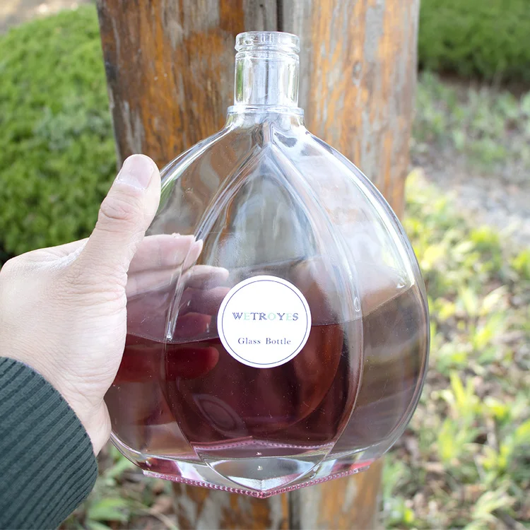 Unique Design 1000ml Large Capacity Empty XO Whiskey Liquor Glass Bottle With Cork