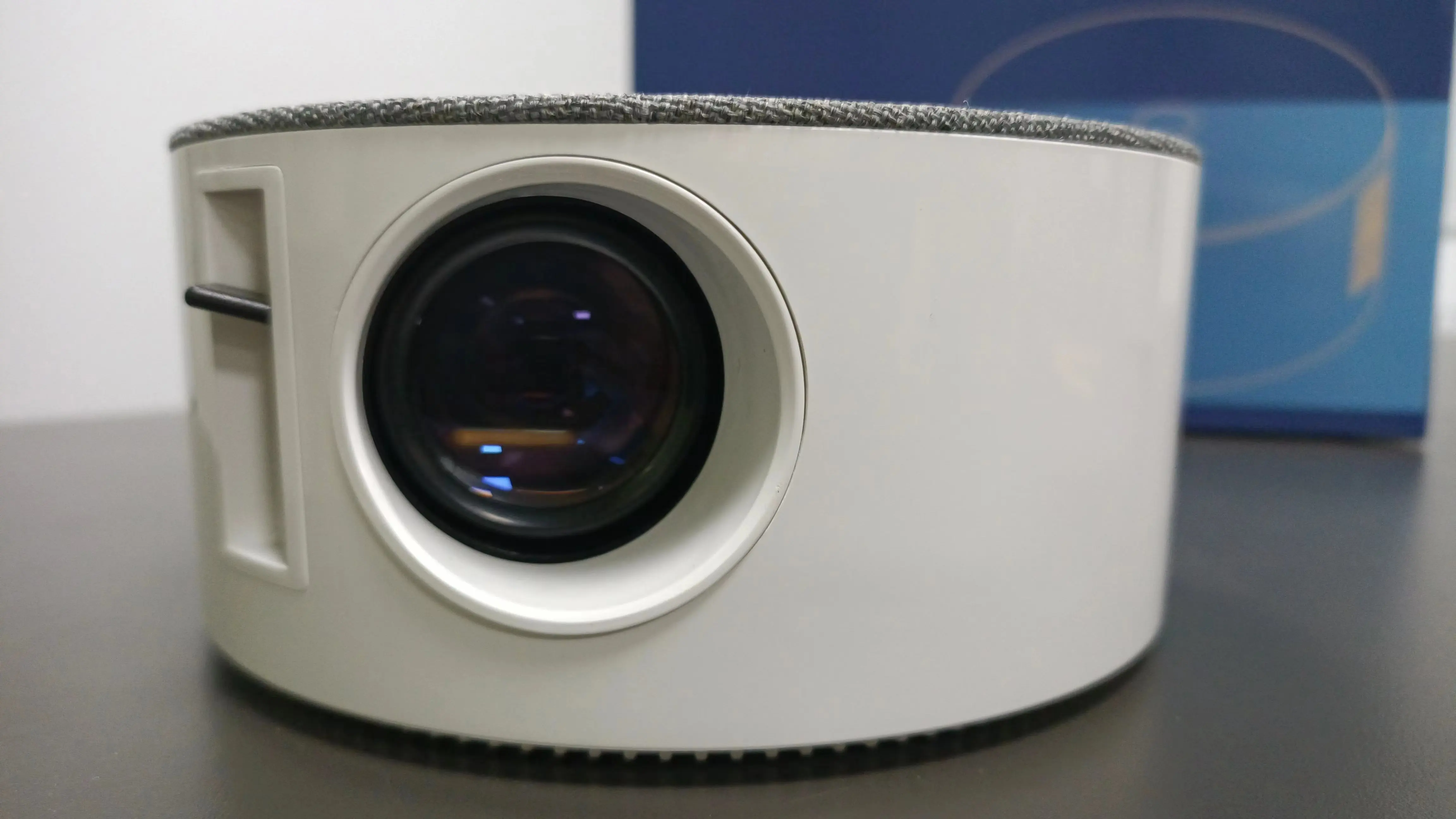 4K LCD LED projector Original mini Projection TV 150 inch screen 480P 720P multimedia phone mirroring screen share projector