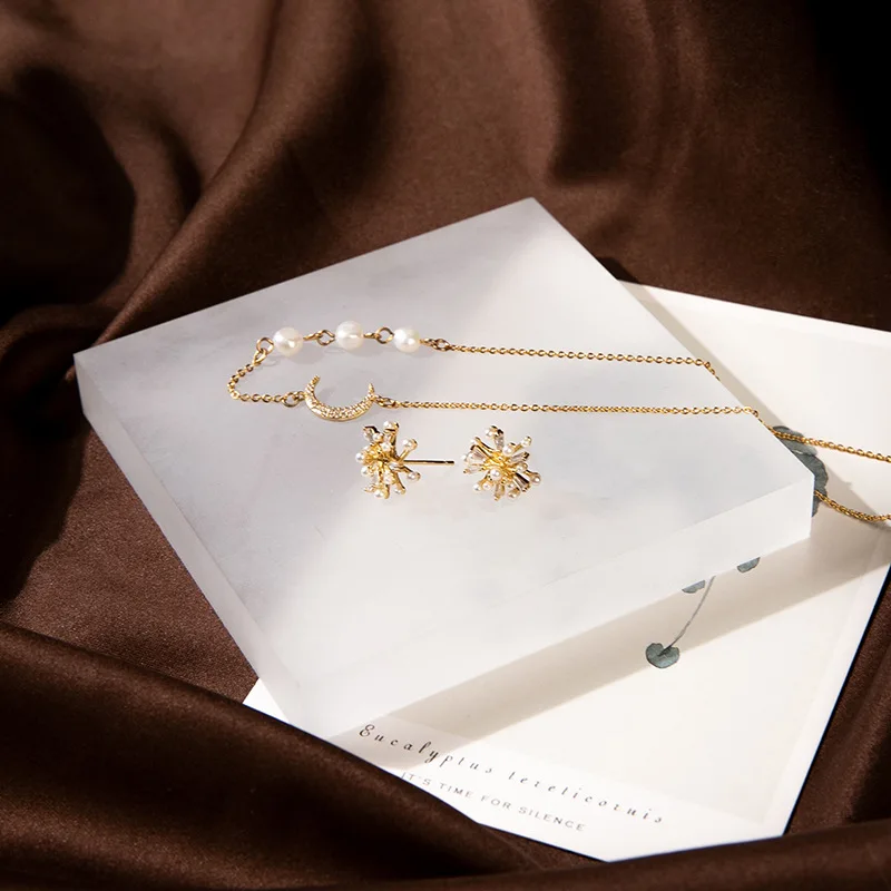 Customized Logo Matt Acrylic Vertical Jewelry Bracelet Stand Display Set Dull Polish Acrylic Jewelry Holder For Show Case