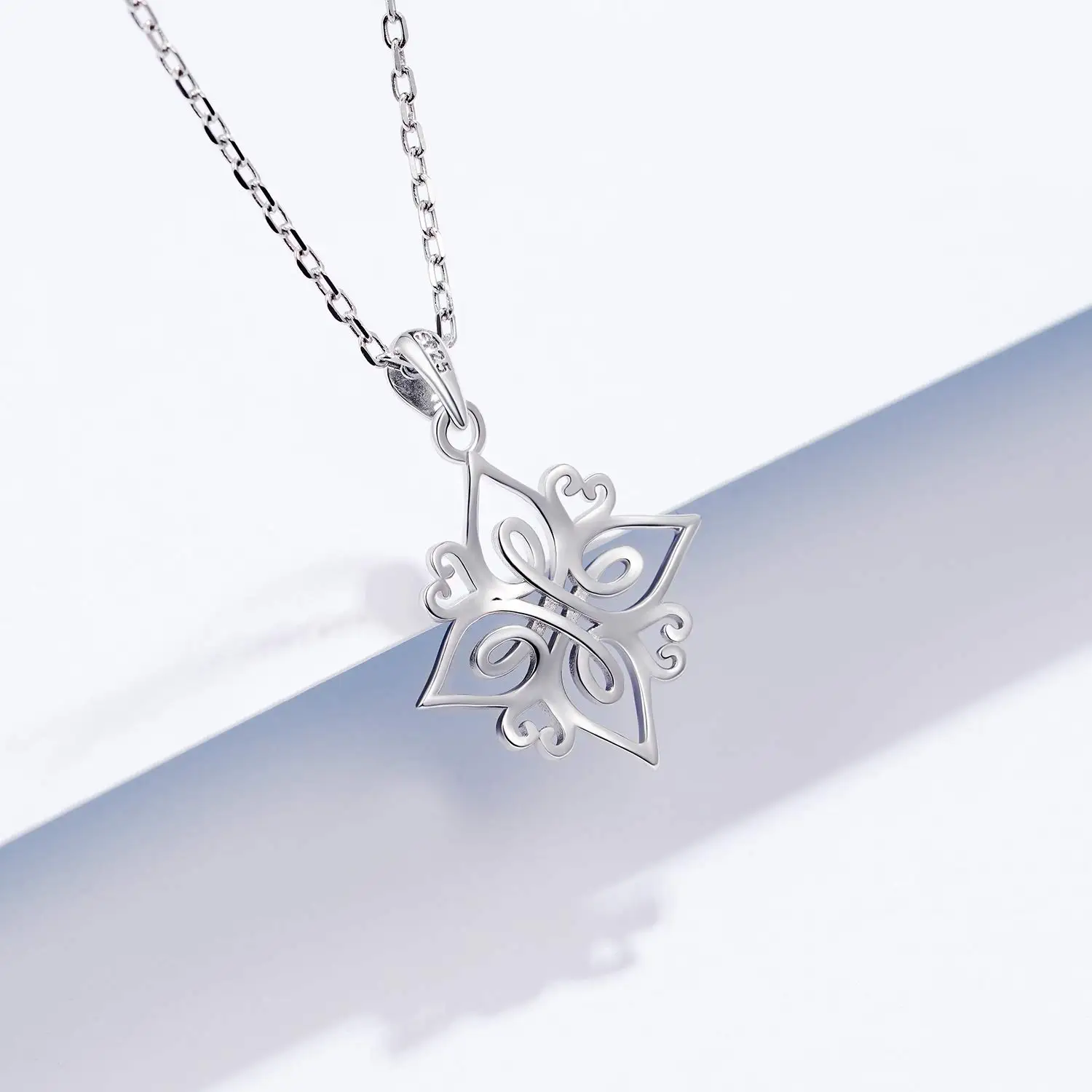 
 925 Sterling Silver Jewelry Gift Irish Celtic Knot Luck Heart Shaped Pendant Necklace For Elegant Women Girl  