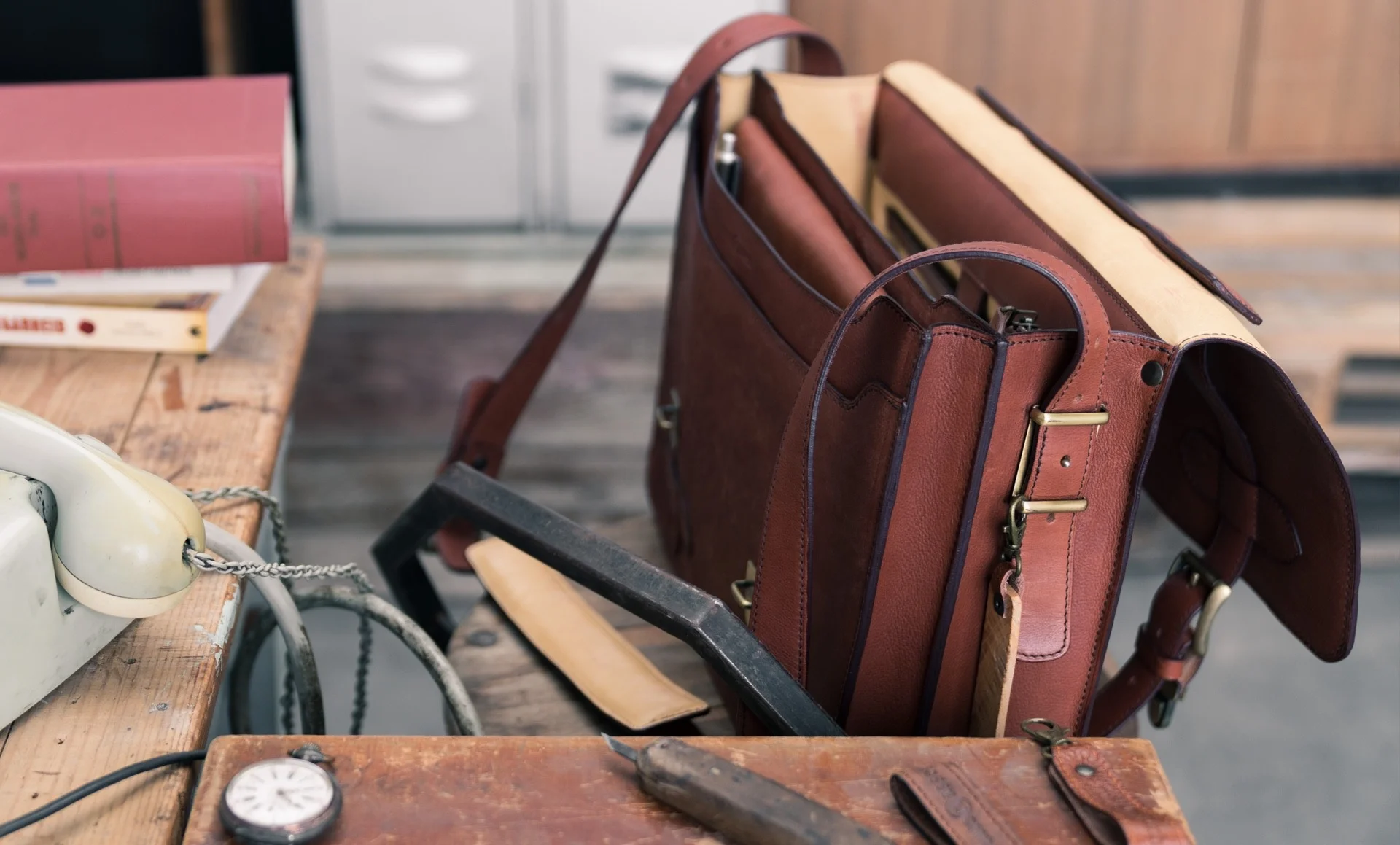 Vintage Design Leather Briefcase Customized Laptop Bag Satchel Shoulder Bag Men