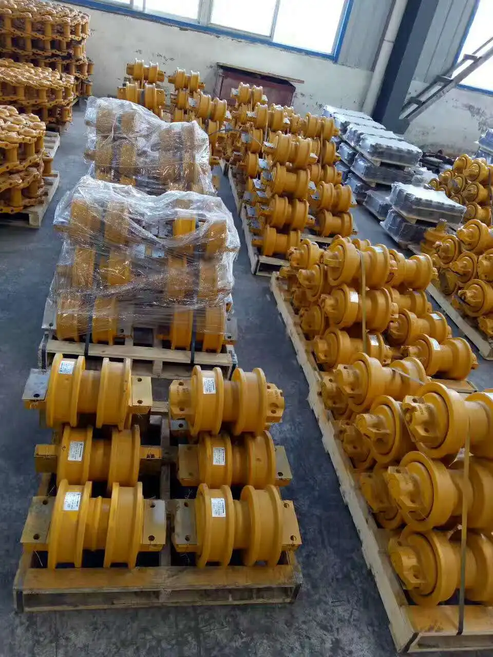 genuine quality products 14X-22-14110 hub for bulldozer d68ess-12 d70 d85ess-2 d61e-12 d60p-12 d65p-12 spare parts