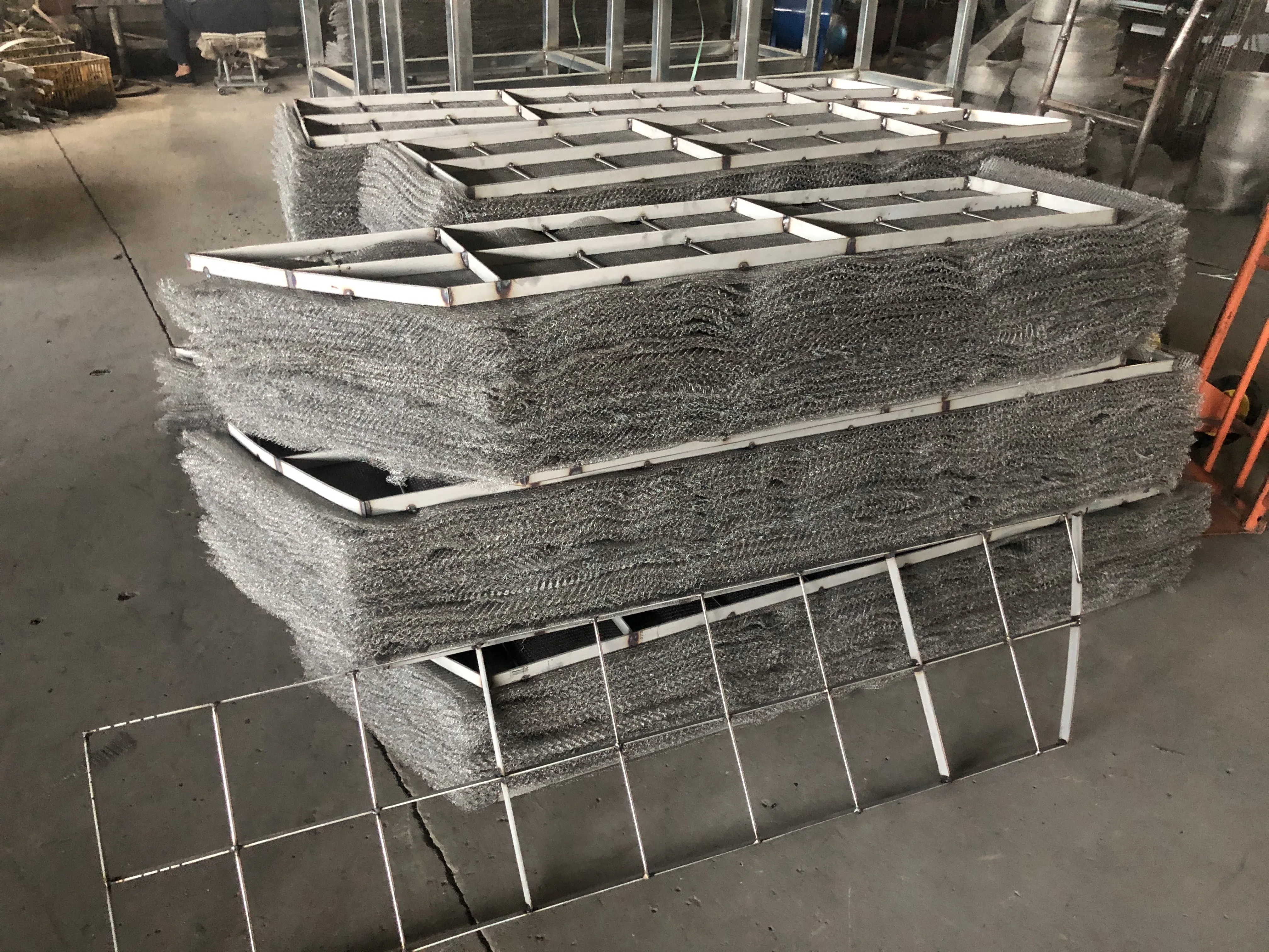 Steam filtering desulfurization demister coalescers mesh pads