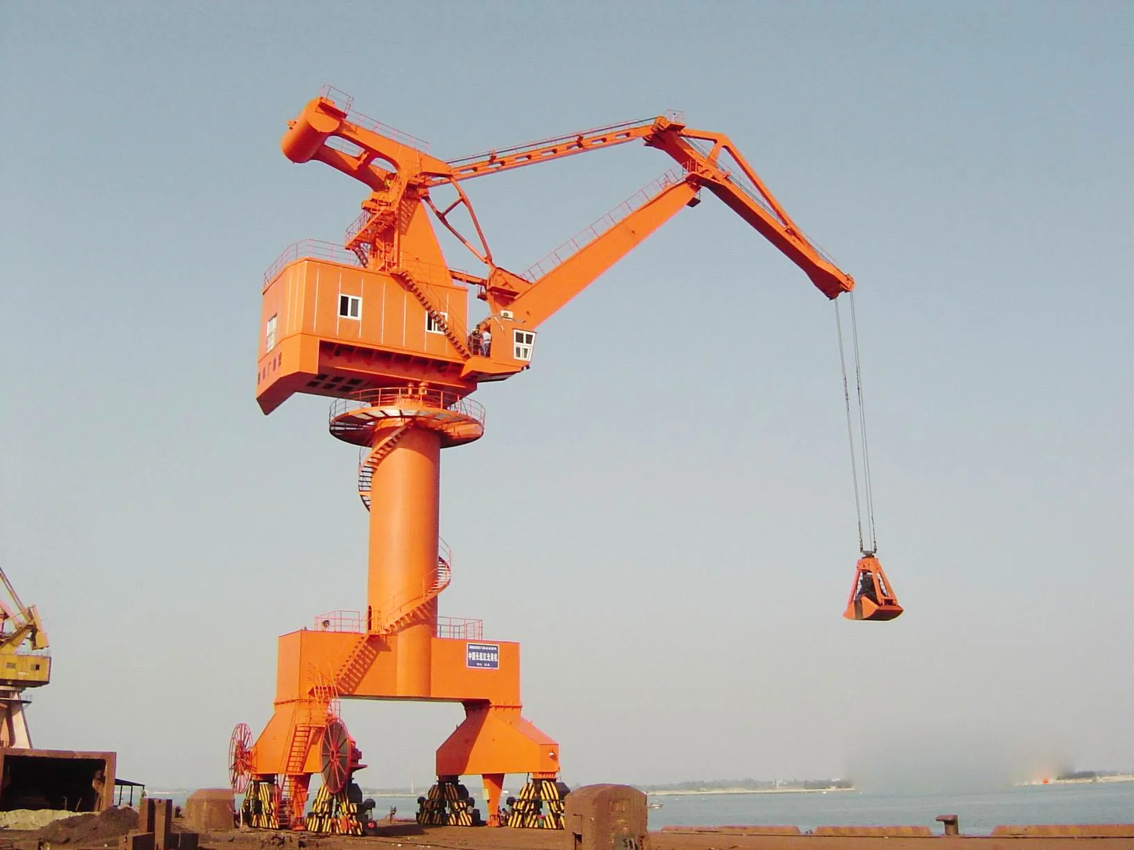 Kaiyuan New Rail Type 40 Ton 50 Ton Telescopic Slewing Floating Dock Portal Container Crane Mexico Turkey Russia