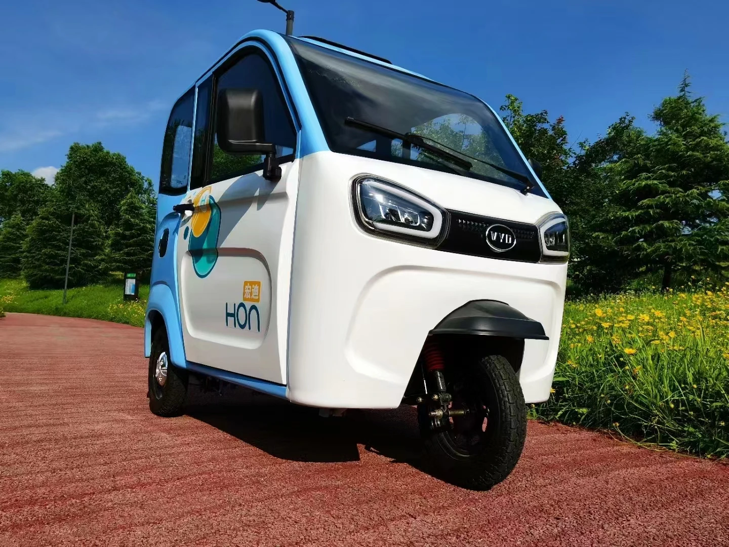 Chinese Supplier 3 Wheel Motorcycle Two Doors Three Seats Closed Cabin Adult Passenger Electric Cabin Tricycle