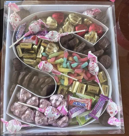 Sweet Paper Mache Alphabet Charcuterie Board Strawberry Cardboard Letter Shaped Gift box For Treat