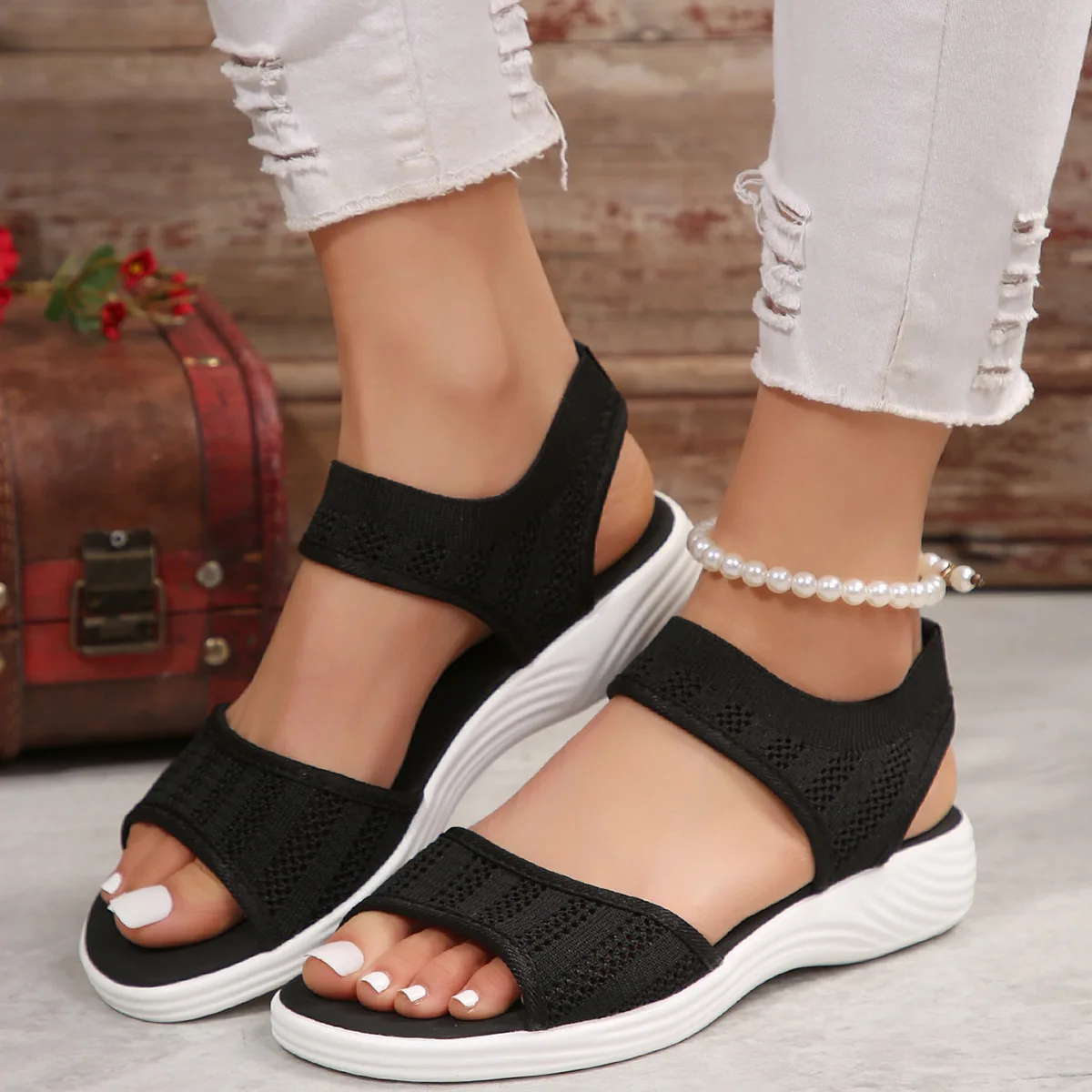 Liu Ming New Trending Products 2024 Wholesale Women Summer Mesh Casual Sports Plus Size 43 Flying Woven Flat Shoes Sandals