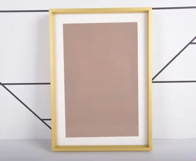 Металлическая рамка для фотографий
