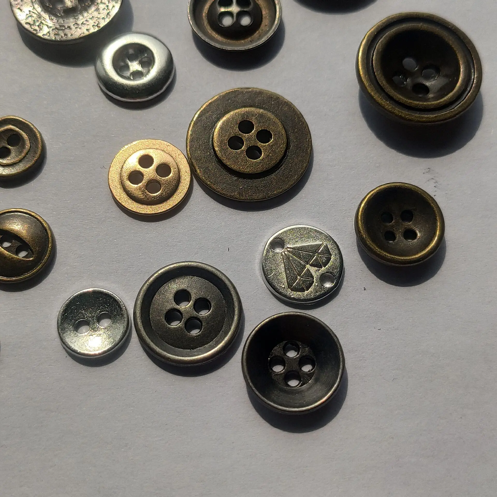 Custom special shape skull screw jeans metal buttons metal buttons for clothing for denim jacket
