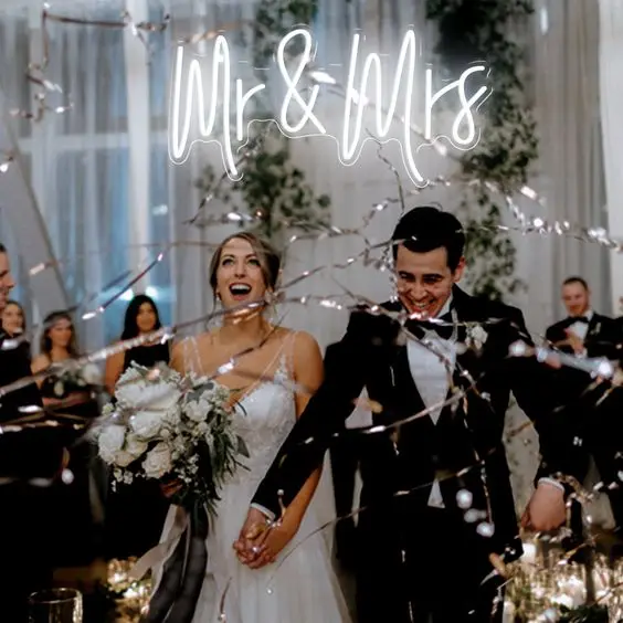 Drop Shipping 2021 New Arrival Mr&mrs Neon Light Sign for Wedding Neon Sign