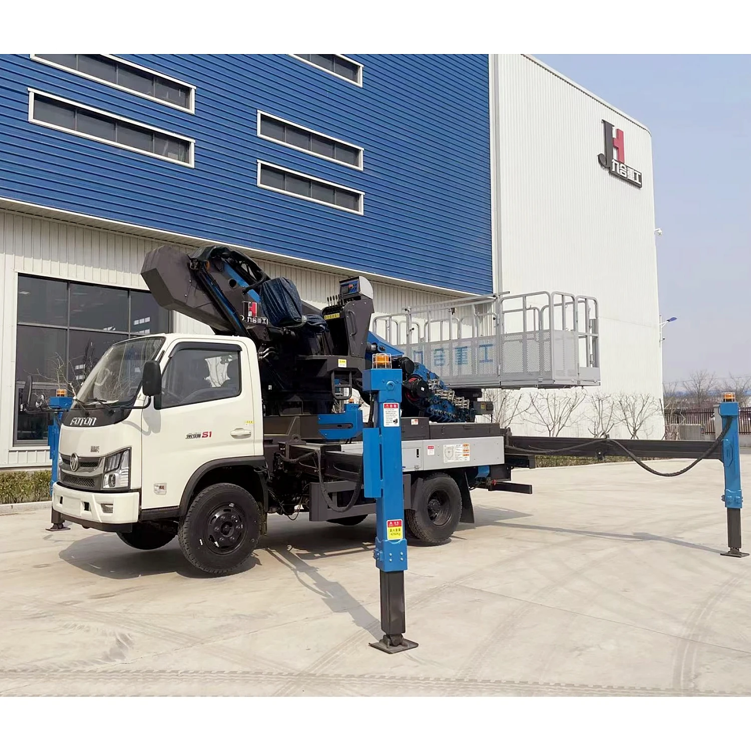 JIUHE 30M Platform Aerial Truck Hydraulic Truck Mounted Aerial Telescopic Access Ladders Bucket Truck Boom Lift Aerial