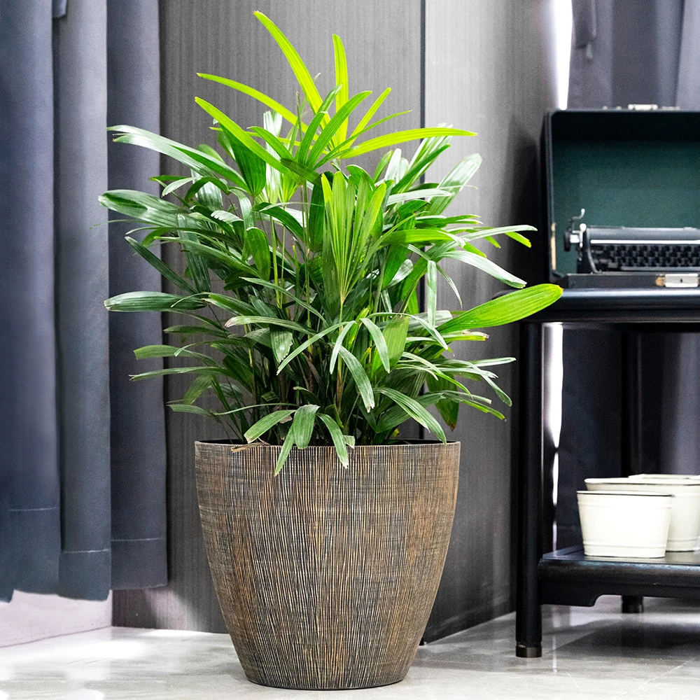 Wholesale Amazon Hot Sale Planter Plant Flower Pots Decorative Resin Garden Plastic Home Garden Decoration Round Shape Black