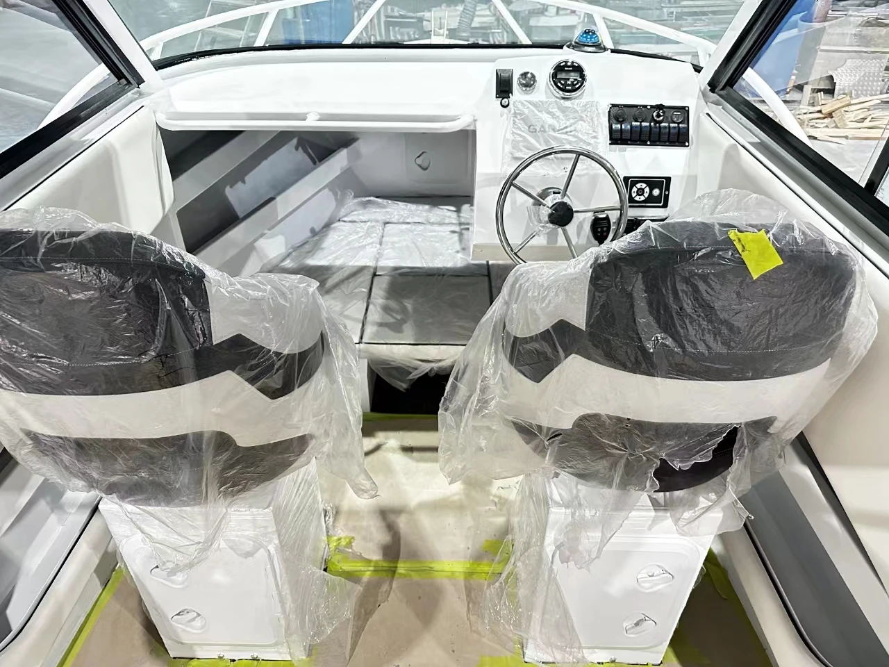 Factory Direct Sales Customizable 6.25m Aluminum Sports Yacht with Cabin Luxury Fishing Boat Outboard Engine Optional Trailer
