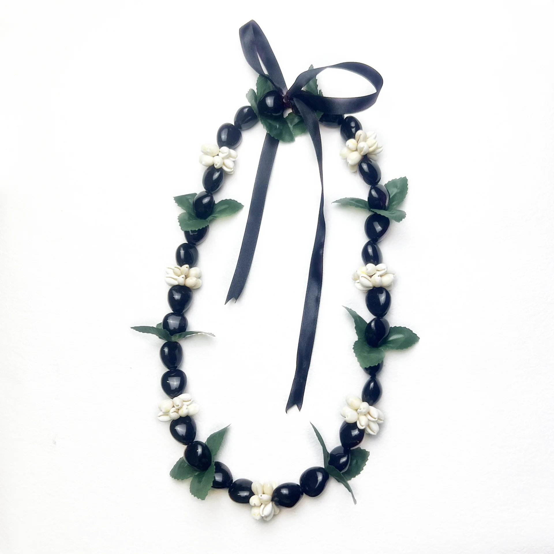 Ribbon Bow Tie Closure Acrylic Shell Beads for Graduation Party Accessory 2024 Hawaiian Graduation Black Kukui Nut Leis Necklace