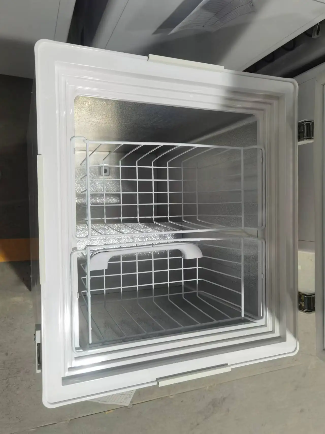 108 Liter  12V/24V DC camping home and commercial use solar refrigerator freezer